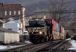 NS 4333 leads westbound stacks through Emmaus